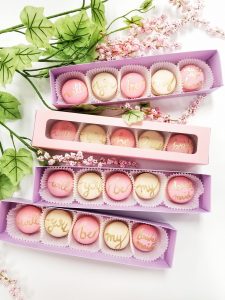 Your message on Macarons - Will You Be My Bridesmaid? 5 Macarons in 2 Colors (Customize your words)