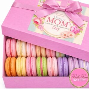 Mom's favorite box of 15 Macarons ( Gift box may varies in color)