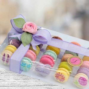Floral designed 25 Macarons