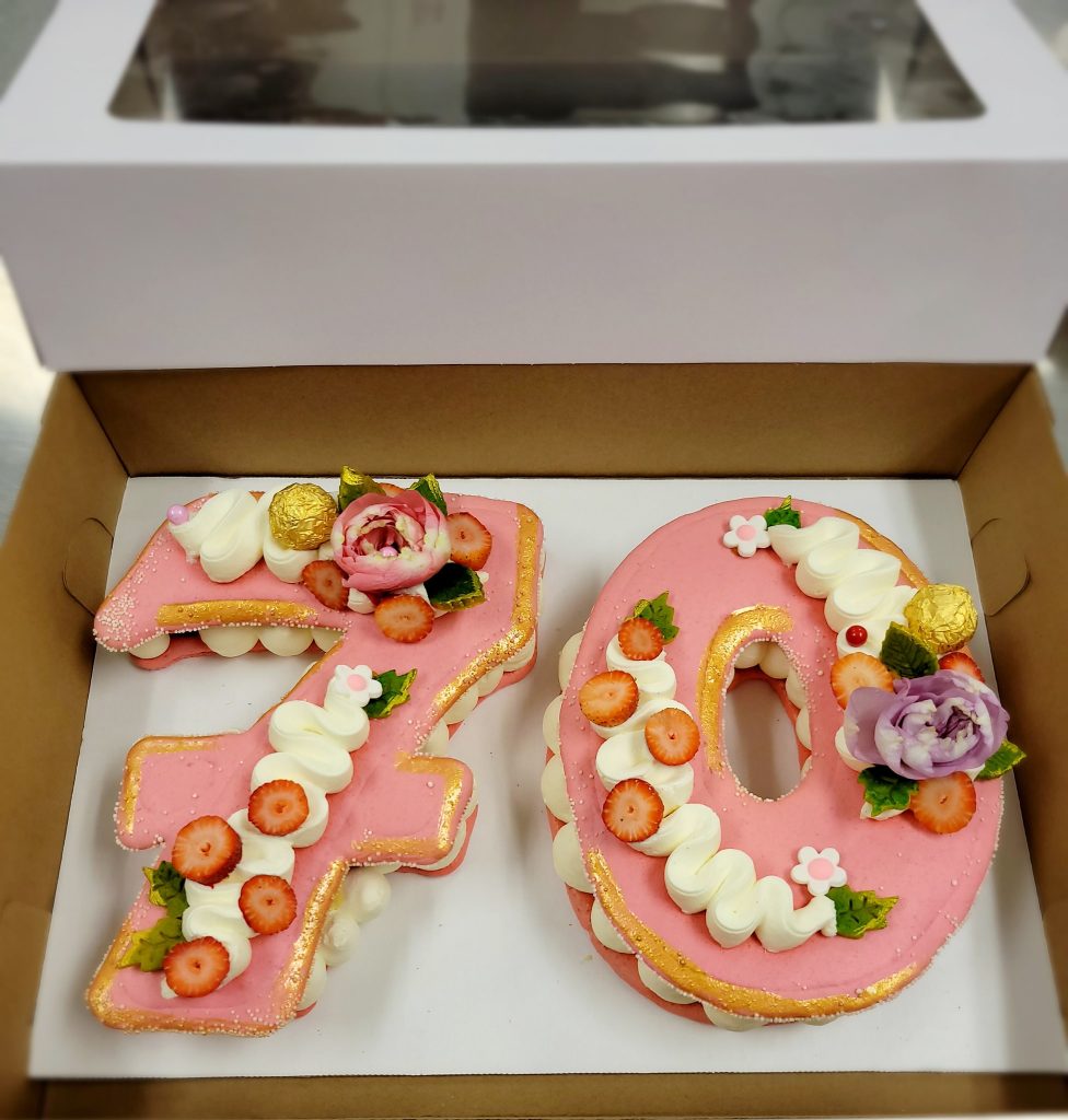 number 70 cake from leialove french macaron